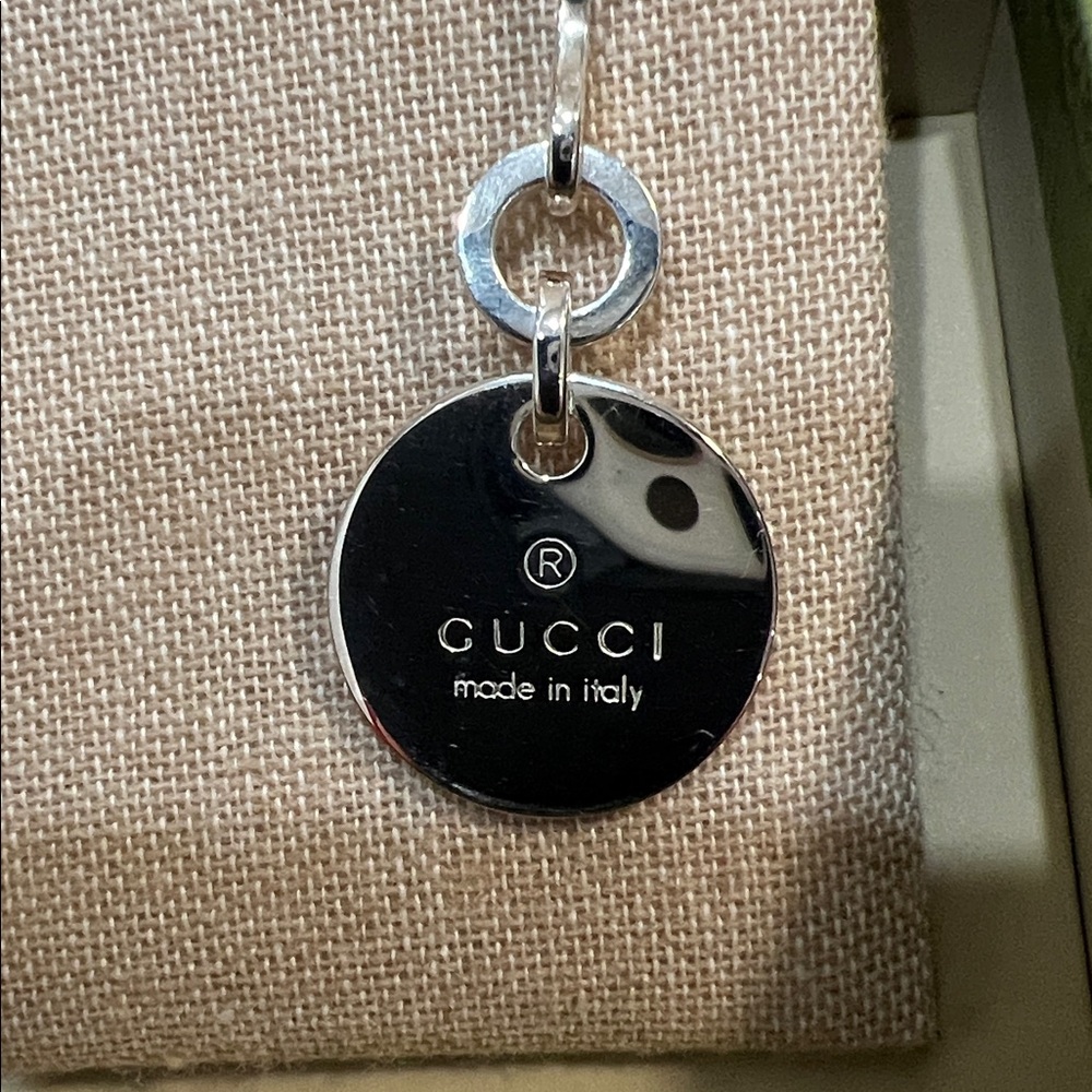 NEW Gucci Silver Round Plate Earrings - Picture 3 of 6